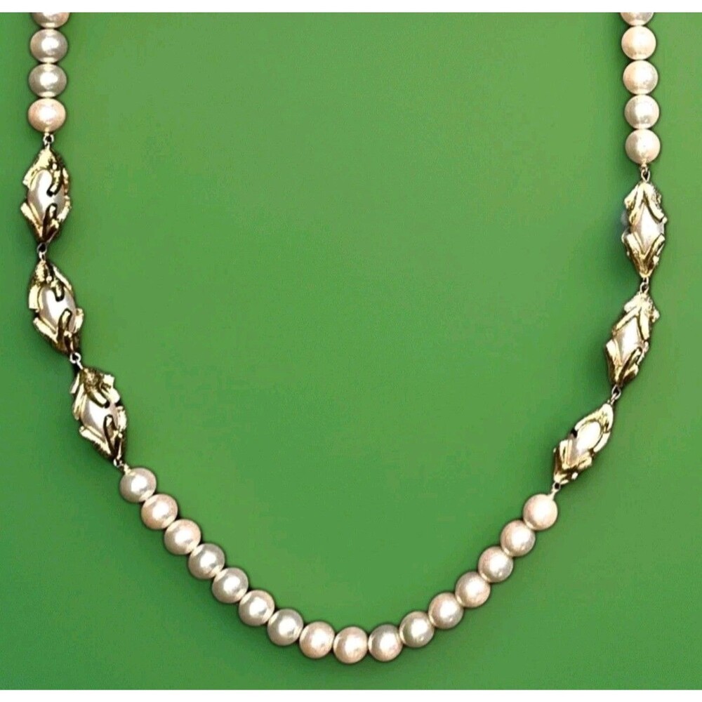 TRIFARI 1970s STATEMENT NECKLACE 30" Faux Pearl Gold Tone Revival Estate EUC!